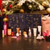 Calendrier de l’Avent Bleu Libellule 2025 avec 24 produits beauté premium : soins capillaires, maquillage, visage, ongles et accessoires, idéal cadeau femme et adolescente.