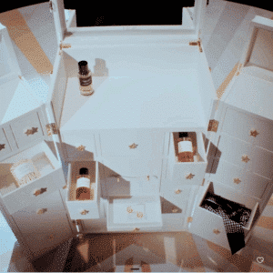 Calendrier de l’Avent Dior - La Malle des Rêves 2025 en édition limitée, coiffeuse couture en bois abritant 24 créations parfumées, accessoires beauté et décorations de luxe pour femme
