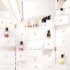 Calendrier de l’Avent Dior - La Malle des Rêves 2025 en édition limitée, coiffeuse couture en bois abritant 24 créations parfumées, accessoires beauté et décorations de luxe pour femme