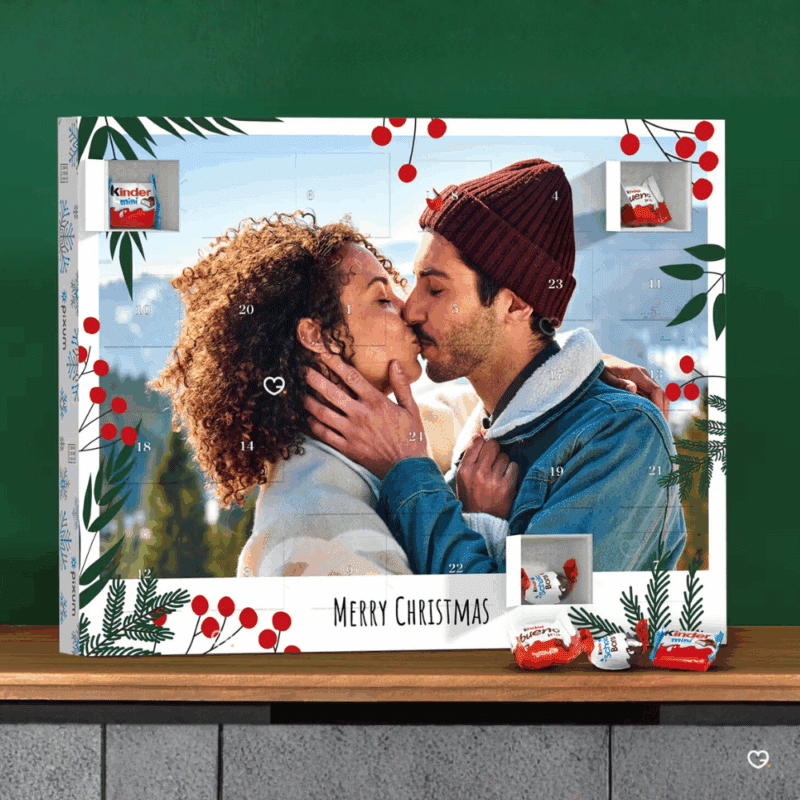 Voici un calendrier de l'Avent photo original à personnaliser sur Pixum avec la photo de votre choix. A l'intérieur ? De délicieux chocolats. Un bon moyen d'allier souvenirs et gourmandises