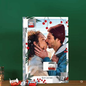 Voici un calendrier de l'Avent photo original à personnaliser sur Pixum avec la photo de votre choix. A l'intérieur ? De délicieux chocolats. Un bon moyen d'allier souvenirs et gourmandises