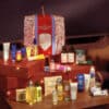 coffret beauté version luxe illustré toile de jouy calendrier de l'avent l'occitane 2024 avec 27 produits soins visage, corps et cheveux fabriqué en provence