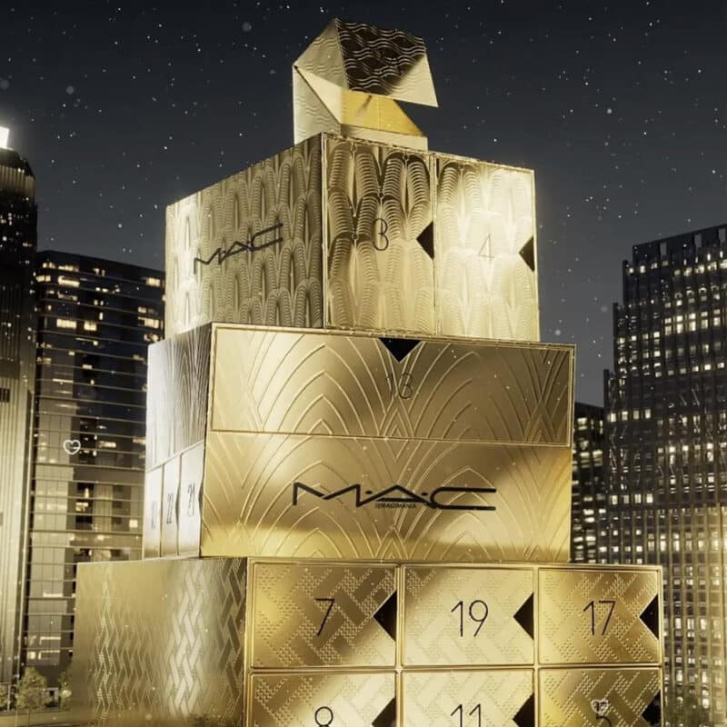 calendrier de l'avent mac cosmetics 2024 coffret boite or contenant 24 produits beauté de maquillage pour femme