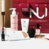 coffret beauté calendrier de l'Avent Nui Cosmetics 2023 contient 24 produits de beauté naturels et végétaliens pour le maquillage, ongles, soins visage, corps cheveux et accessoires