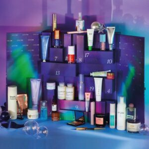 coffret beauté violet calendrier de l'avent space NK 2023 avec 33 surprises soins visage, corps, cheveux et maquillage valeur de 1000 euros