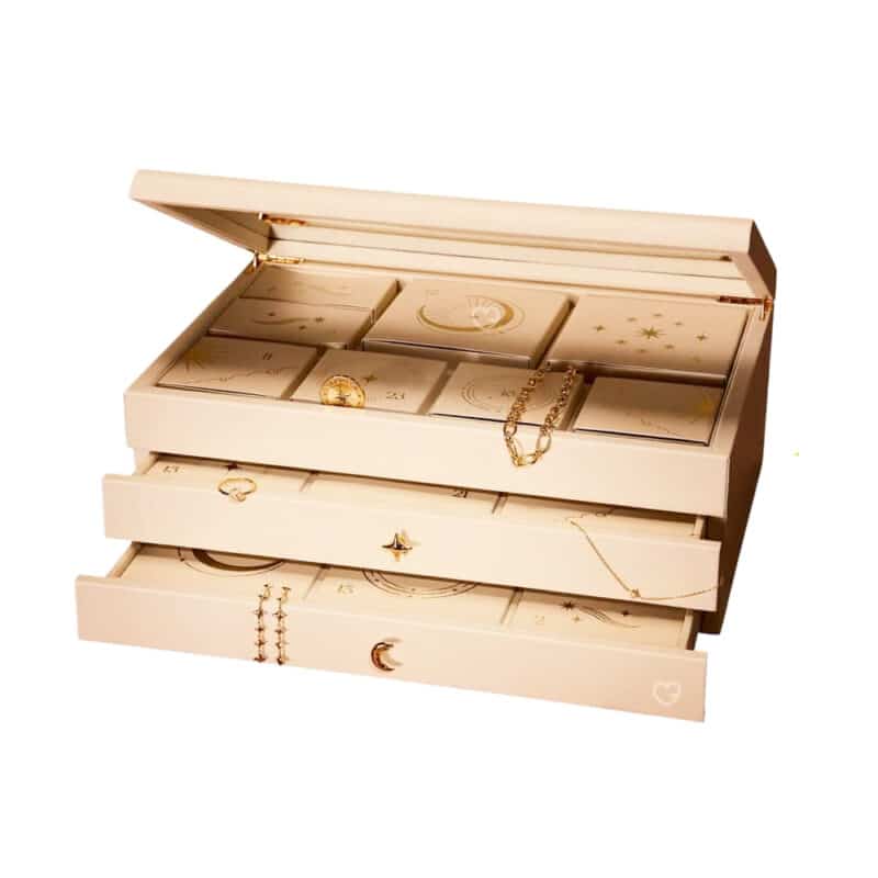 coffret luxe calendrier de l'avent astrid and miyu 2024 contenant 24 bijoux or ou argent pour femme : bracelet, bague, boucle d'oreilles...