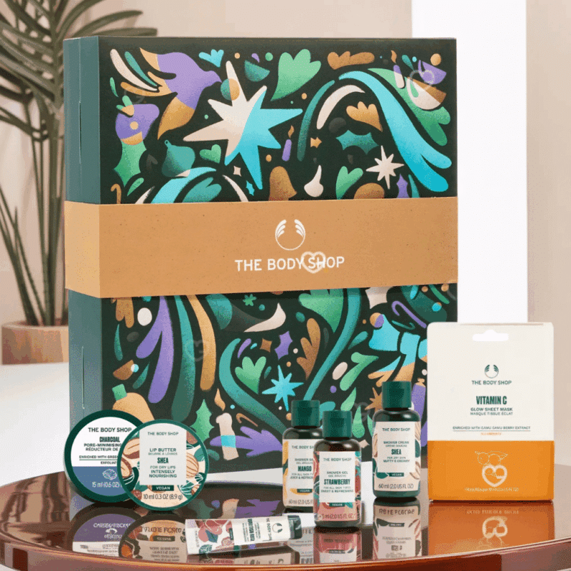 Calendrier de l’Avent The Body Shop Classique 2025 contenant 24 soins beauté naturels corps, visage, lèvres et cheveux, idéal pour beauté femme cocooning.