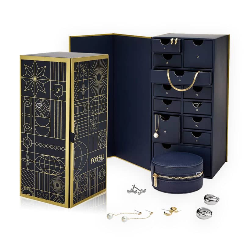 coffret luxueux calendrier de l'avent fossil 2024 contenant 12 bijoux bracelet; collier; boucles d'oreilles