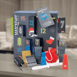 Calendrier de l’Avent Man'Stuff 2025 avec 24 soins masculins : savons, baume musculaire et brosse de voyage, idéal pour homme actif.