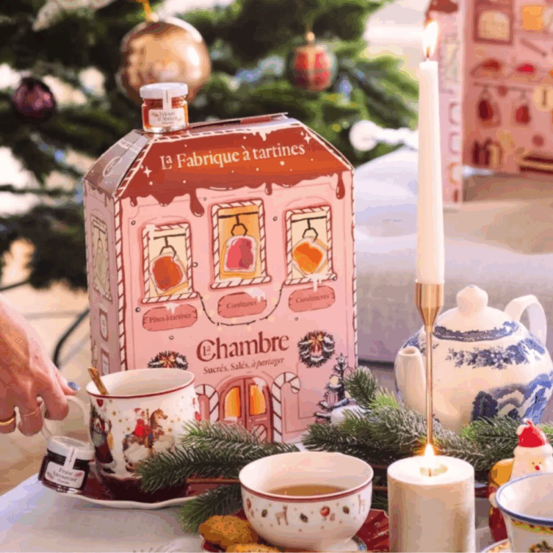 Calendrier de l’Avent La Chambre aux confitures 2025 avec 24 pots gourmands de confitures, miels et condiments pour amateurs de douceurs artisanales.