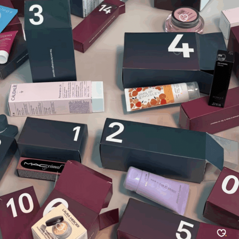 Calendrier de l’Avent Asos 2025 avec 25 produits beauté maquillage, soins visage, corps, cheveux et accessoires, idéal jeune femme et fille