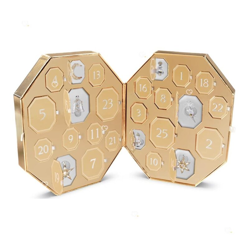 Calendrier de l'Avent Swarovski 2026 ouvert en diptyque, plusieurs portes révélant des ornements cristal suspendus