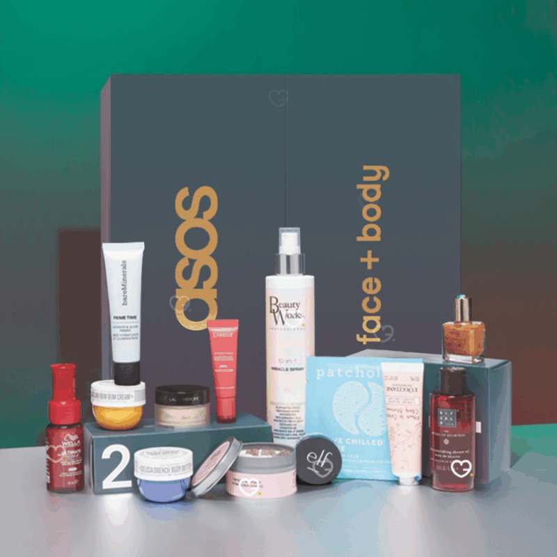 Calendrier de l’Avent Asos 2025 avec 25 produits beauté maquillage, soins visage, corps, cheveux et accessoires, idéal jeune femme et fille