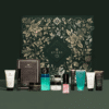 Édition limitée du calendrier de l’avent Avant Skincare 2025, le coffret 12 Jours de Beauté x Wonders réunit une sélection de soins visage primés, allant de sérums délicats à des crèmes onctueuses aux textures sensorielles. Habillé de nuances blanches et argentées, il incarne le raffinement et l’univers du bien-être haut de gamme.