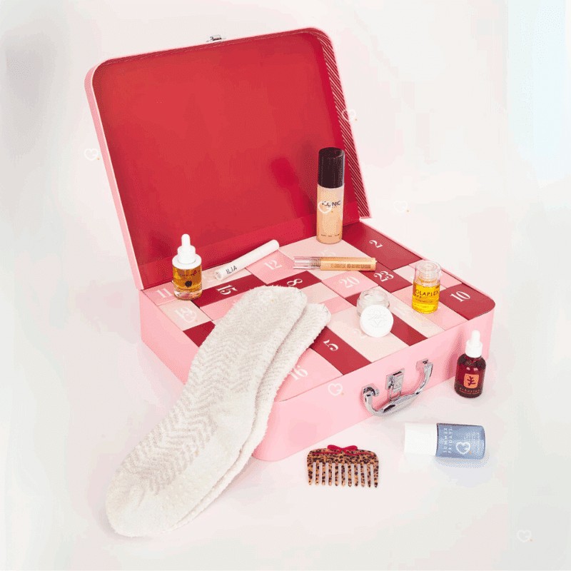 Calendrier de l’Avent Revolve 2025 en édition limitée avec 25 soins visage, corps, maquillage, cheveux et accessoires pour femme