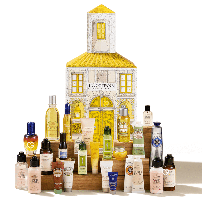 Le calendrier de l’avent L’Occitane luxe 2025 se présente sous la forme d’un coffret élégant aux allure de mas provencale au toit jaune, contenant 24 soins visage, corps et fragrances. Conçu comme une édition exclusive, il invite à une découverte sensorielle quotidienne, mêlant textures délicates et senteurs raffinées. Ce calendrier de l'Avent beauté met en avant l’univers provençal et raffiné de la maison
