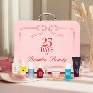 Calendrier de l’Avent Revolve 2025 en édition limitée avec 25 soins visage, corps, maquillage, cheveux et accessoires pour femme