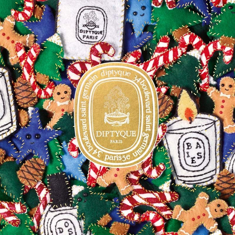 decor artiste Lucy Sparrow du coffret beauté luxe calendrier de l'avent diptyque 2024 contenant bougies, soins corps et parfums