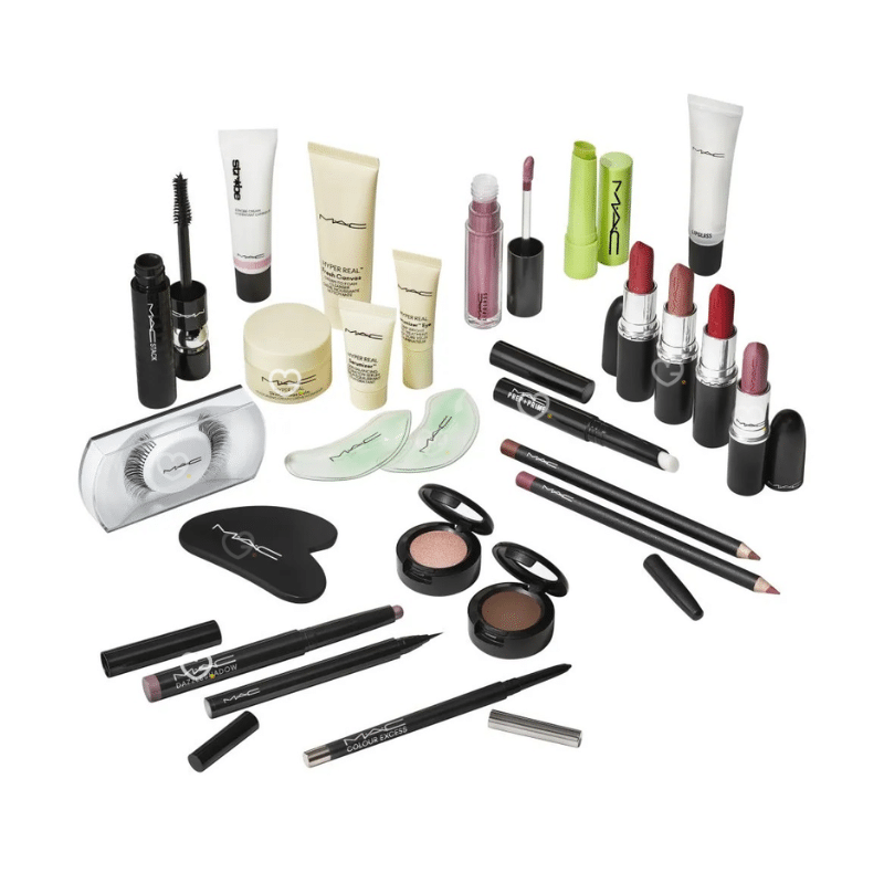 Calendrier de l’Avent Mac Cosmetics 2025 avec 24 produits de maquillage, soins du visage et accessoires beauté dans un coffret avec miroir.