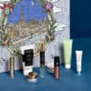 calendrier de l'avent beaute sisley paris 2024 avec illustration de fee Greening de contenant des produits de beauté, soins cosmétiques, soins visage, maquillage et soins capillaire