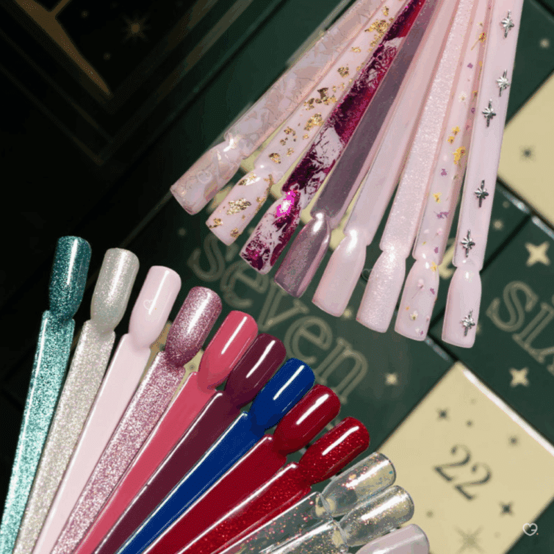 Calendrier de l’Avent vernis Neonail 2025 avec 24 vernis UV, poudres pailletées et accessoires nail art pour femme aime manucure et nailart