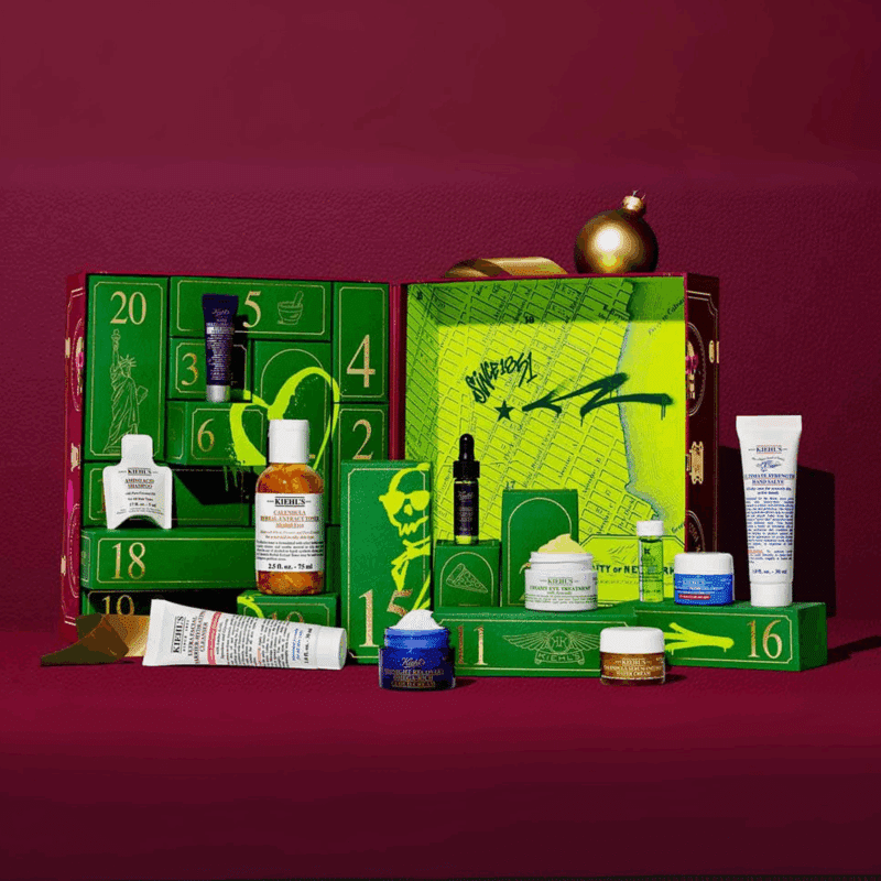 Calendrier de l’Avent Kiehl's 2025 en édition limitée, 24 soins skincare visage et corps premium, idéal cadeau beauté festif féminin.
