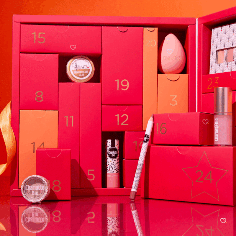 Calendrier de l'avent charlotte Bio contenant 24 produits de beauté bio : maquillage, soins accessoires bien etre idéal pour femme sensibles au naturel.