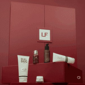 coffret beauté rouge calendrier de l'avent lookfantastic homme 2025 contenant 27 produits de soins corps visage et barbe pour homme