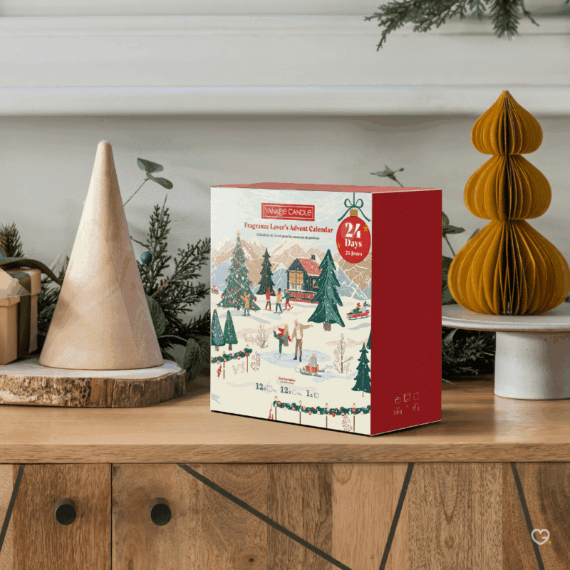 Calendrier de l’Avent Yankee Candle Livre 2025 renfermant 12 bougies chauffe-plat, 12 votives aux senteurs festives et un photophore élégant, idéal pour adultes amateurs de décoration et d’ambiance cocooning.