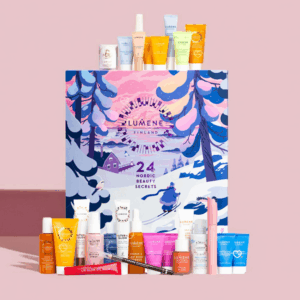 Calendrier de l’Avent Lumene 2025 avec 24 produits de beauté nordiques dont soins visage, capillaires et maquillage pour femmes urbaines.