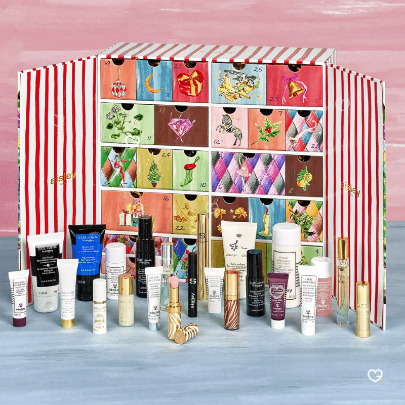 coffret beauté luxe calendrier de l'avent sisley paris 2025 avec décor contenant des produits de beauté, soins cosmétiques, soins visage, maquillage et soins capillaire d'une valeur de +1100 euros