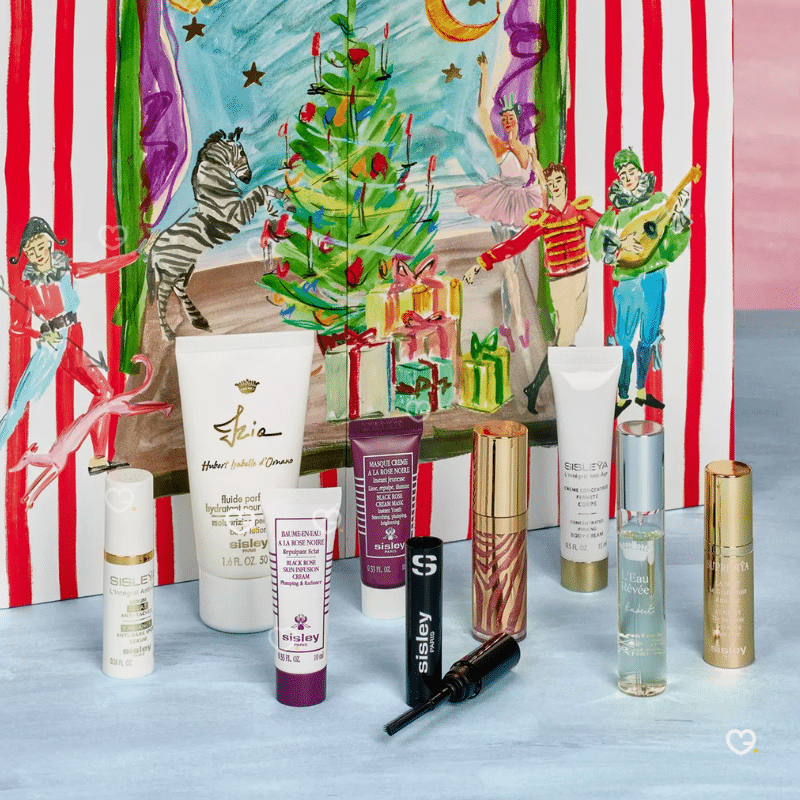 coffret beauté luxe calendrier de l'avent sisley paris 2025 avec décor contenant des produits de beauté, soins cosmétiques, soins visage, maquillage et soins capillaire d'une valeur de +1100 euros