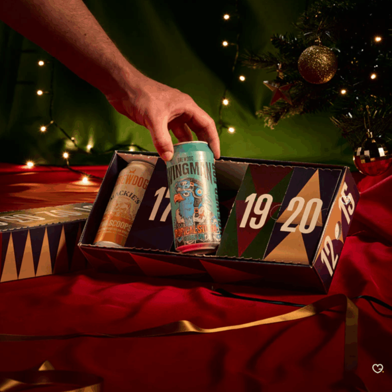 Calendrier de l’Avent Brewdog 2025 avec 24 bières artisanales et 1 accessoire exclusif, idéal pour amateurs de bière craft curieux.