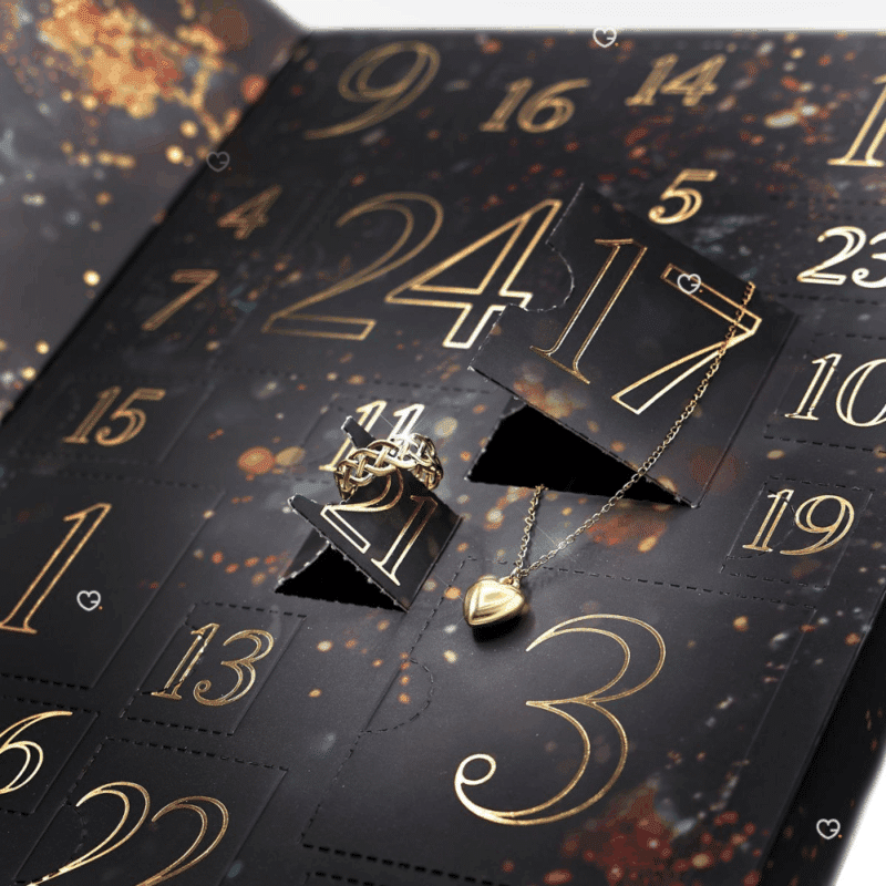 Calendrier de l’Avent Mes Bijoux 2025 contenant 24 bijoux élégants : bracelets, bagues, boucles d’oreilles et colliers pour femme