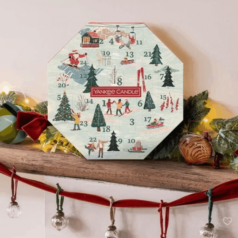Calendrier de l’Avent Yankee Candle Couronne 2025 en forme de couronne de Noël, 24 bougies parfumées et photophore en verre pour adulte, couple, femme et homme amateurs de déco cocooning.