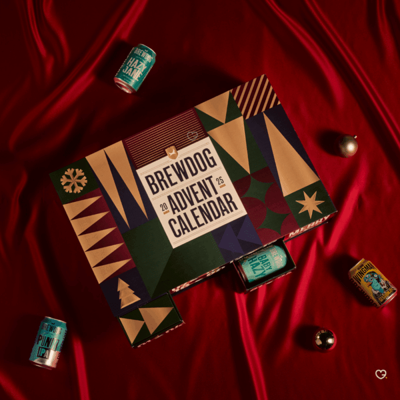 Calendrier de l’Avent Brewdog 2025 avec 24 bières artisanales et 1 accessoire exclusif, idéal pour amateurs de bière craft curieux.