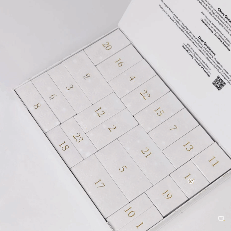 Calendrier de l’Avent Gemology 2025 contenant 24 soins beauté visage et corps en coffret luxe, idéal pour femme raffinée.