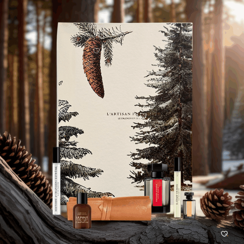 Calendrier de l’Avent L'Artisan Parfumeur 2025 avec 24 parfums, soins du corps et accessoires maison, coffret luxueux pour amateurs de parfums authentiques.