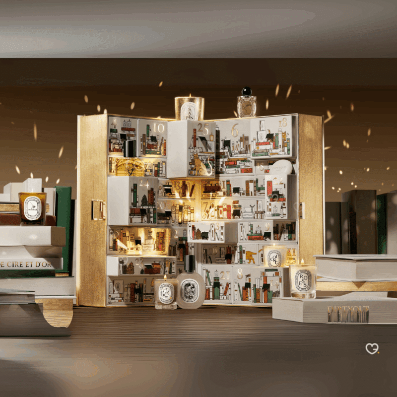 Calendrier de l’Avent Diptyque 2025 en édition luxe avec 25 bougies parfumées, parfums, soins corps et accessoires bien-être pour consommateurs premium.
