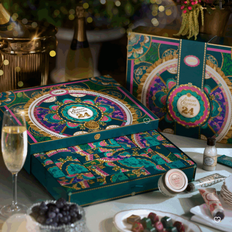 Calendrier de l’Avent Sabon 2025 en édition limitée, coffret beauté contenant 24 soins corps, visage et cheveux pour femme en quête de bien-être raffiné.