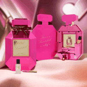 coffret luxe rose forme flacon parfum calendrier de l'avent Victoria Secret 2025 contenant 12 produits de beauté soins parfum de la collection Bombshell