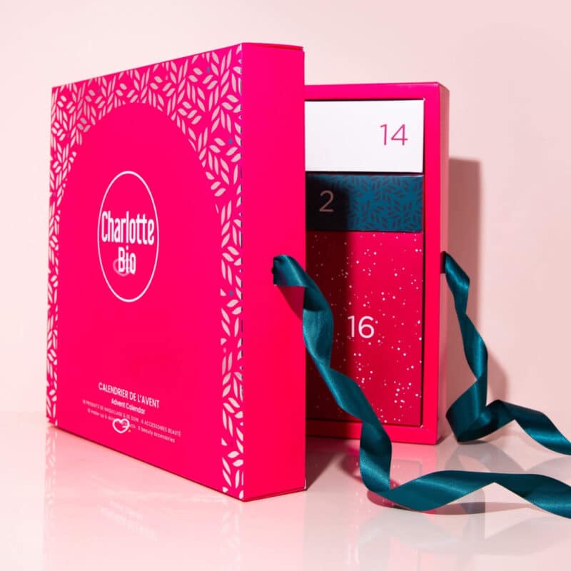 Calendrier de l'avent charlotte Bio contenant 24 produits de maquillage, soins beauté bio et accessoires bien etre