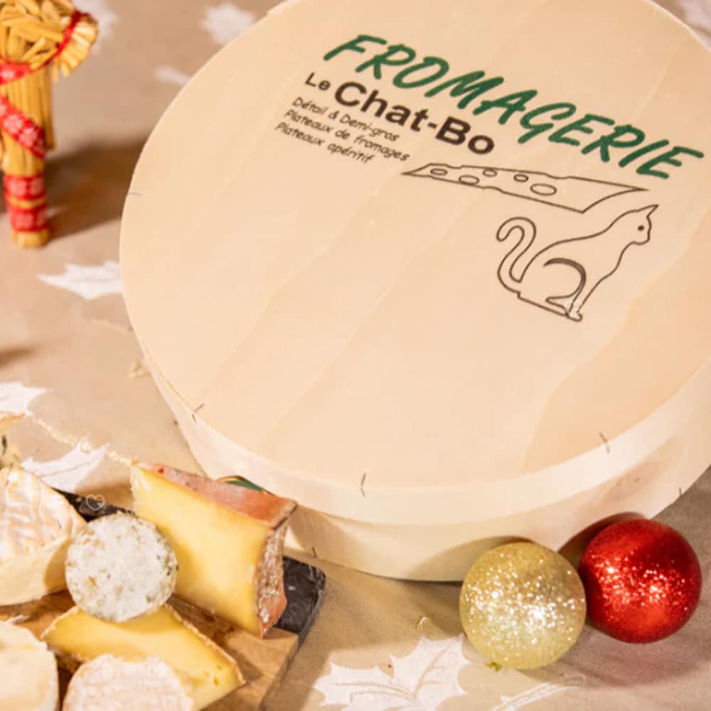 coffret bois recyclable calendrier de l'avent fromage artisanal 2024 contenant 24 fromages de la fromagerie Le Chat-Bo