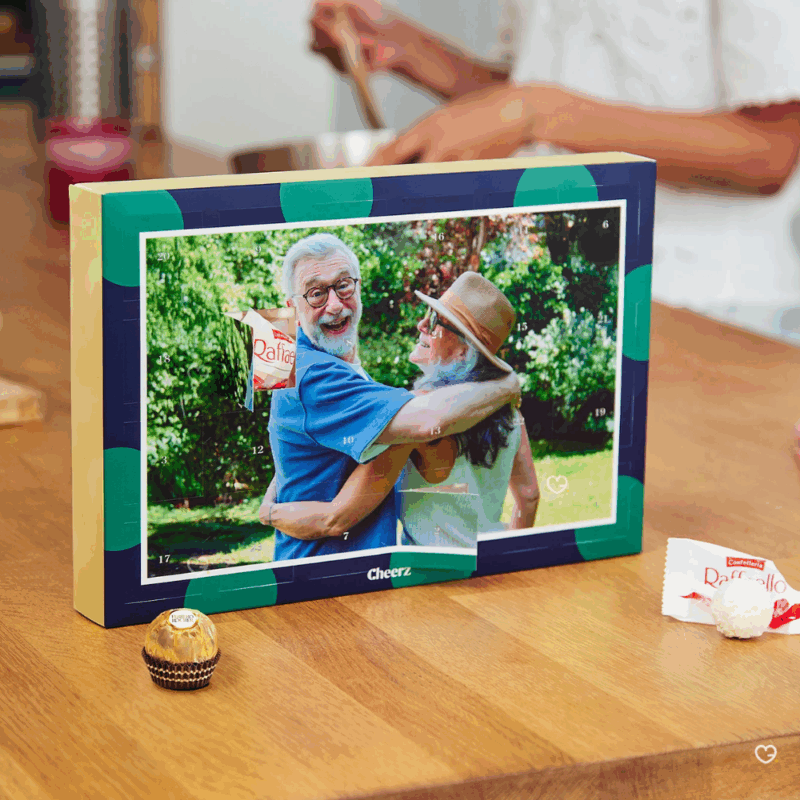 Calendrier de l'avent photo cheerz 2025 avec des photos personnalisées et du chocolat kinder et ferrero