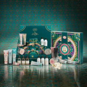 Calendrier de l’Avent Sabon 2025 en édition limitée, coffret beauté contenant 24 soins corps, visage et cheveux pour femme en quête de bien-être raffiné.