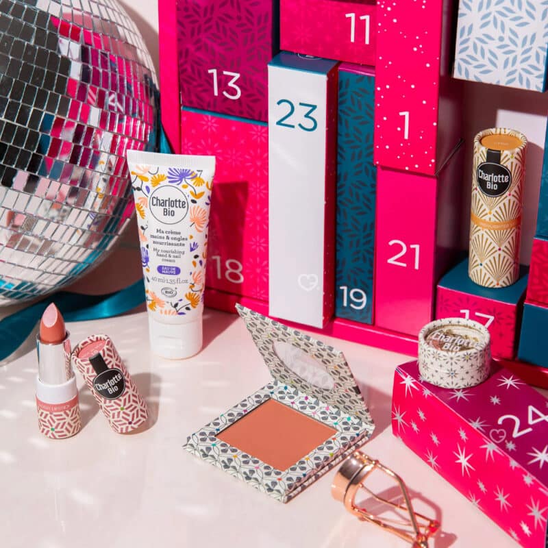 Calendrier de l'avent charlotte Bio contenant 24 produits de maquillage, soins beauté bio et accessoires bien etre