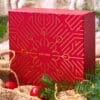 Coffret beauté rouge Calendrier de l'avent Notino 2024 contenant 24 produits de beauté multimarque soins visage corps cheveux maquillage