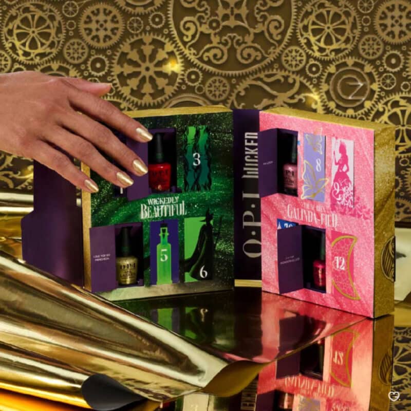 calendrier de l'avent OPI Wicked 2024 contenant 12 vernis aux nuances différentes en rapport avec le film