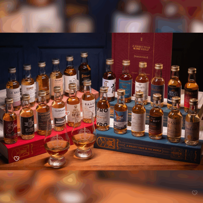 Coffret bois Calendrier de l’Avent Whisky 2025 Tour of the World 2025 contenant 24 whiskies premium, deux verres Glencairn et un livre pour amateurs exigeants.