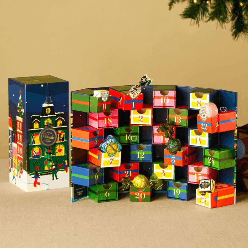 Calendrier de l’Avent Venchi 2025 en format livre renfermant 29 chocolats et pralines italiens raffinés, idéal pour amateurs de chocolat haut de gamme.